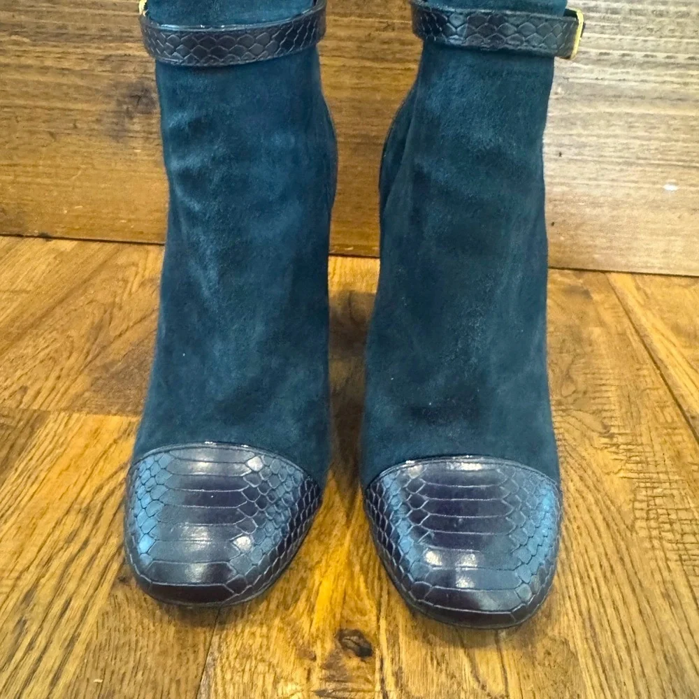 Tory Burch Gracie Suede Navy Ankle‎ Boots Embossed Alligator Leather Size 7.5